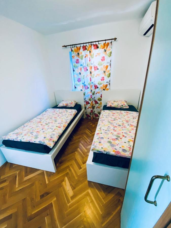 Apartments Matthew & Oscar Porat  Εξωτερικό φωτογραφία