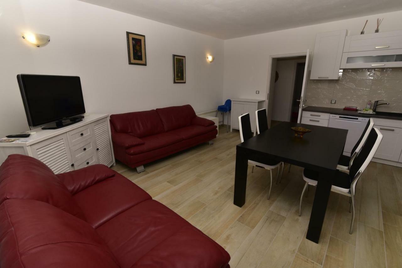 Apartments Matthew & Oscar Porat  Εξωτερικό φωτογραφία