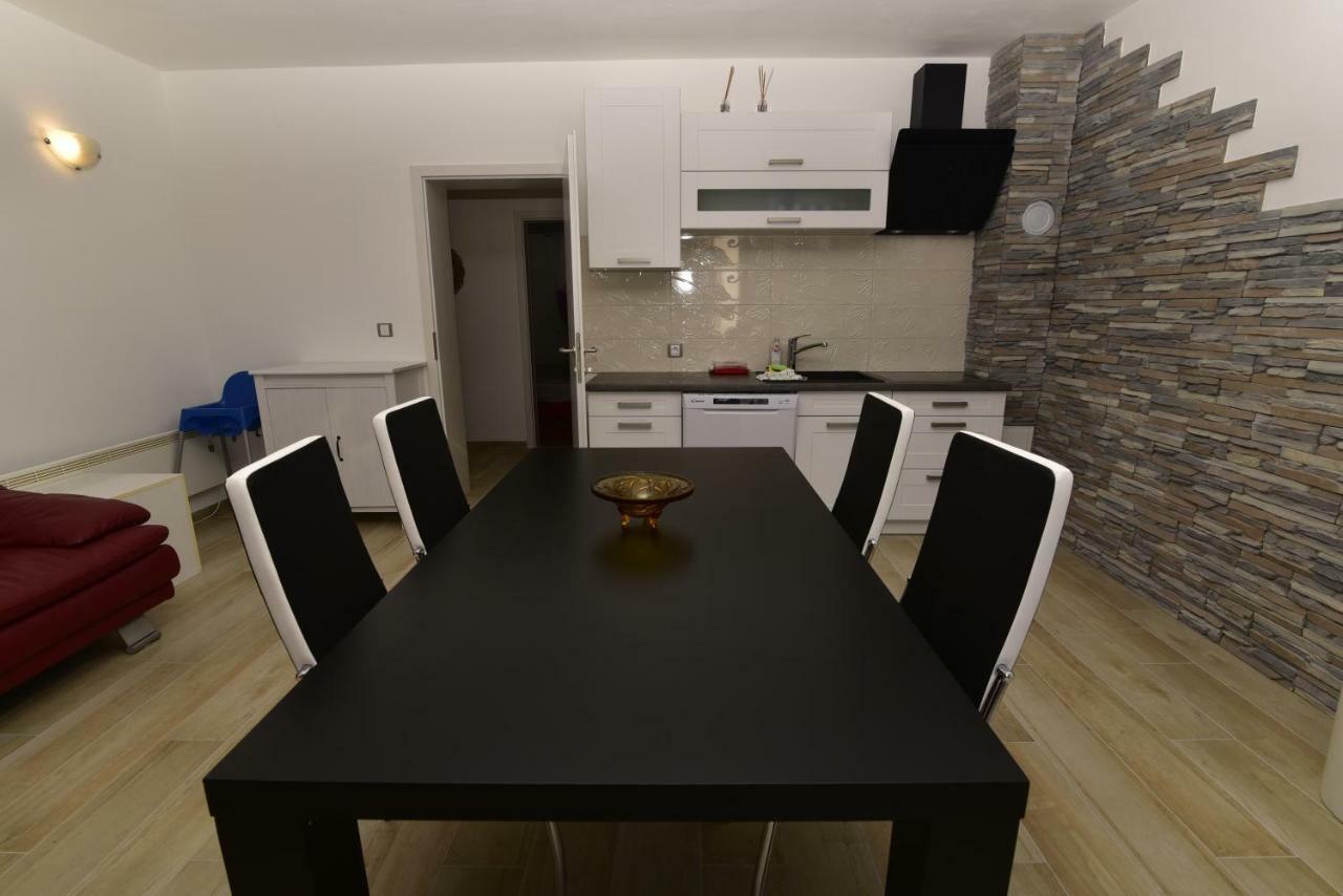 Apartments Matthew & Oscar Porat  Εξωτερικό φωτογραφία