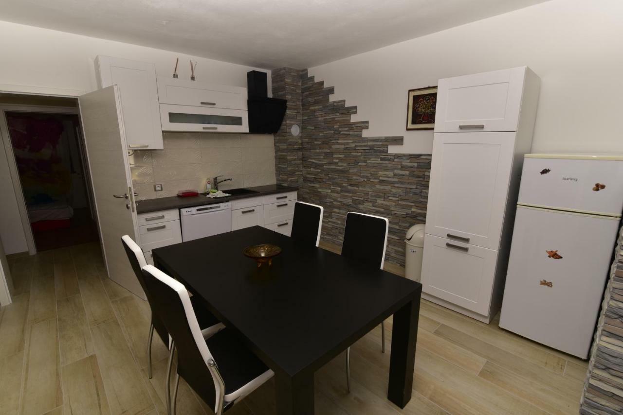 Apartments Matthew & Oscar Porat  Εξωτερικό φωτογραφία